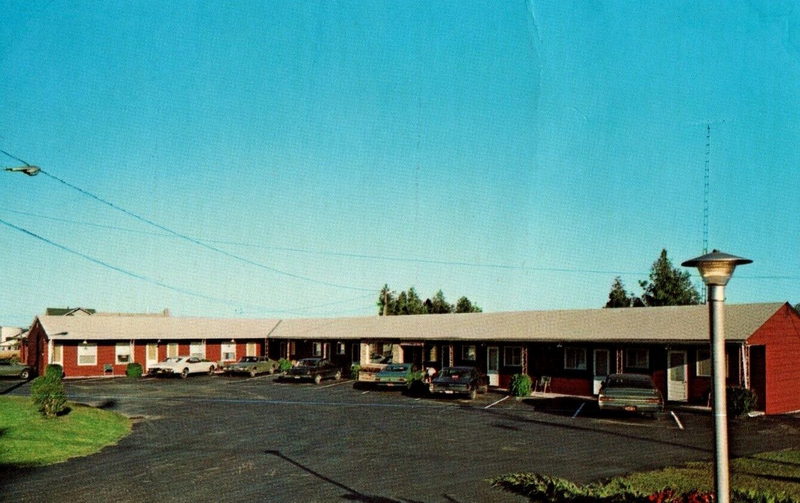 Huron Inn (Huron Motel) - Vintage Postcard (newer photo)